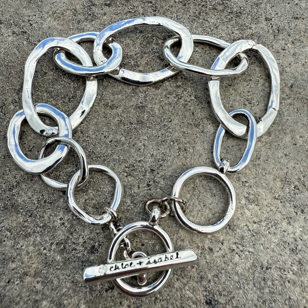Chloe + Isabel Silver Hammered Link Toggle Bracelet – 9” Nickel Free